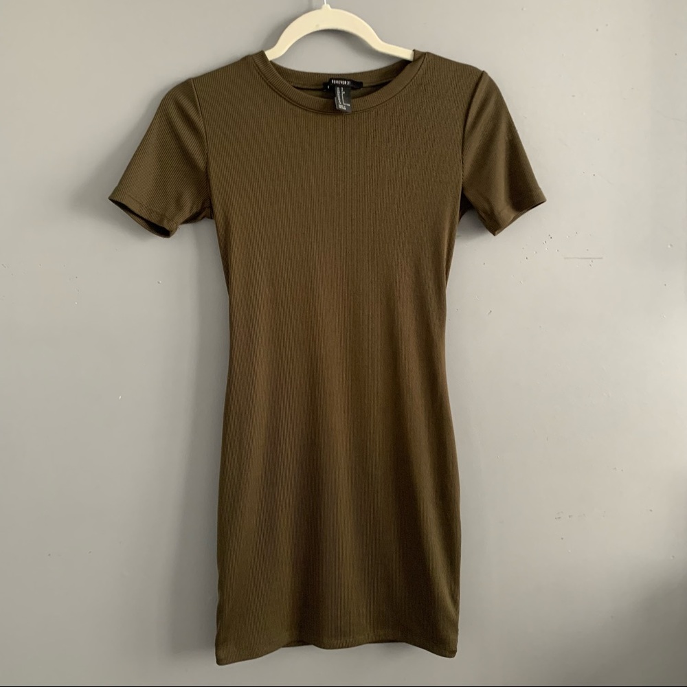FOREVER 21 OLIVE GREEN FITTED MIDI T SHIRT DRESS